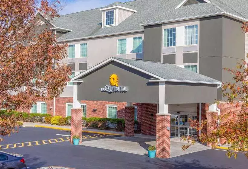 فندق La Quinta Inn & Suites By Wyndham Stonington Mystic Area