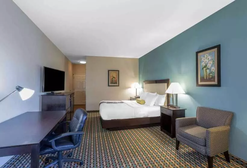 فندق La Quinta Inn & Suites By Wyndham Stonington Mystic Area