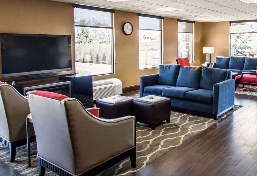 בית מלון כפרי Quality Inn & Suites Nj State Capital Area