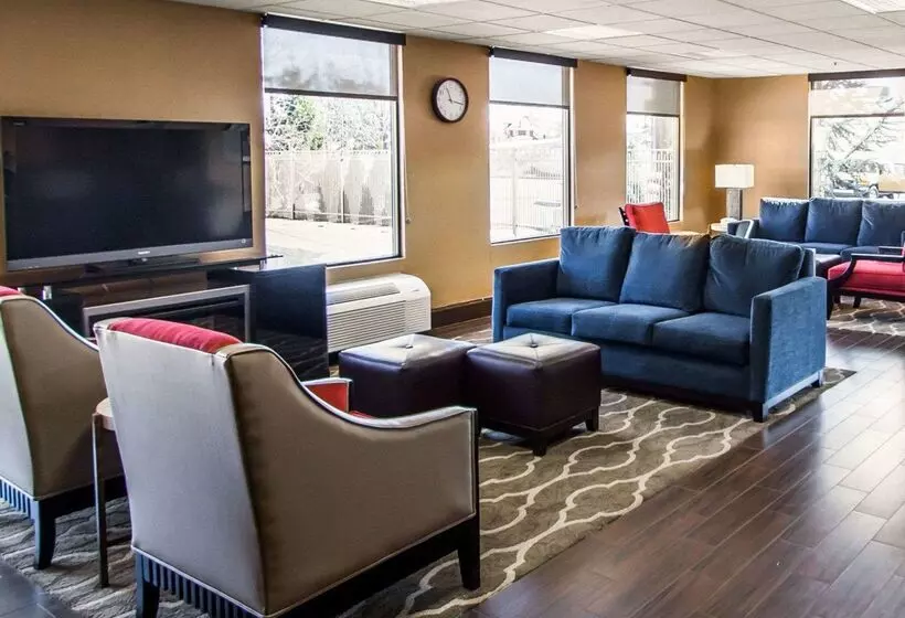 בית מלון כפרי Quality Inn & Suites Nj State Capital Area