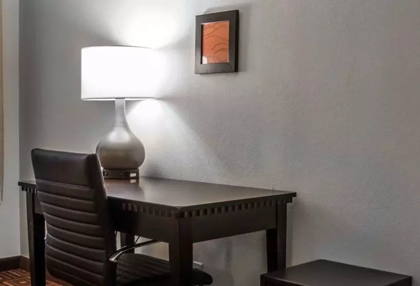 酒店 Quality Inn & Suites Nj State Capital Area