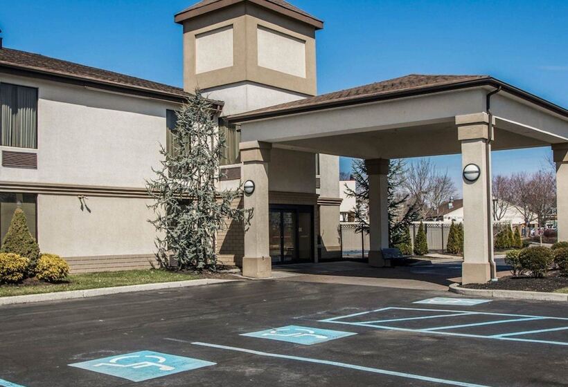 בית מלון כפרי Quality Inn & Suites Nj State Capital Area