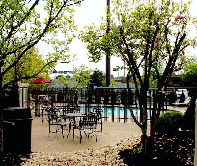 בית מלון כפרי Quality Inn & Suites Nj State Capital Area