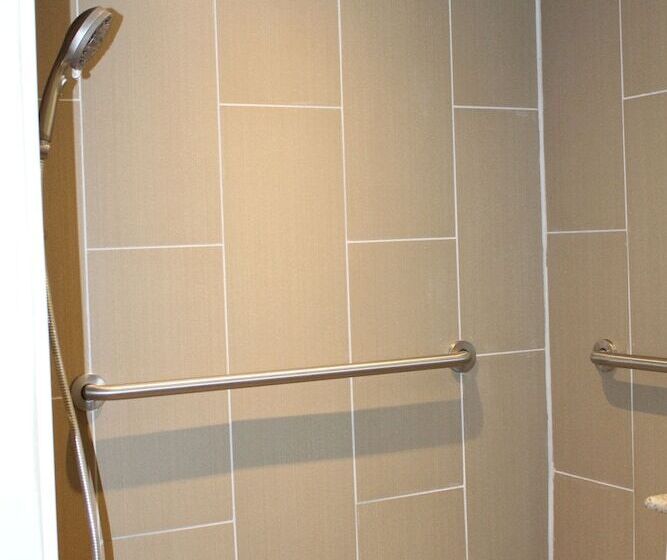 בית מלון כפרי Quality Inn & Suites Nj State Capital Area