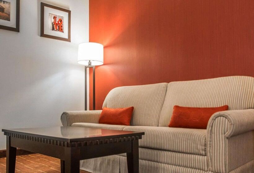 בית מלון כפרי Quality Inn & Suites Nj State Capital Area