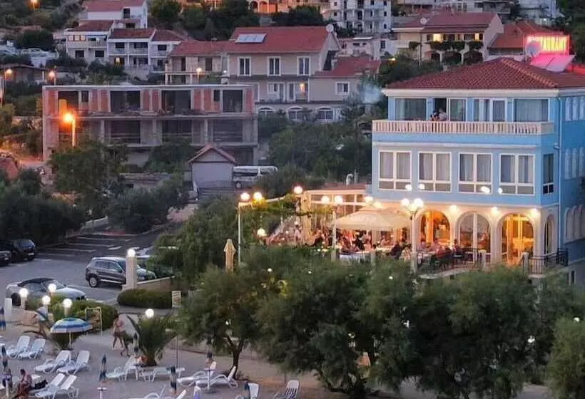 ホテル Villa Mediterana