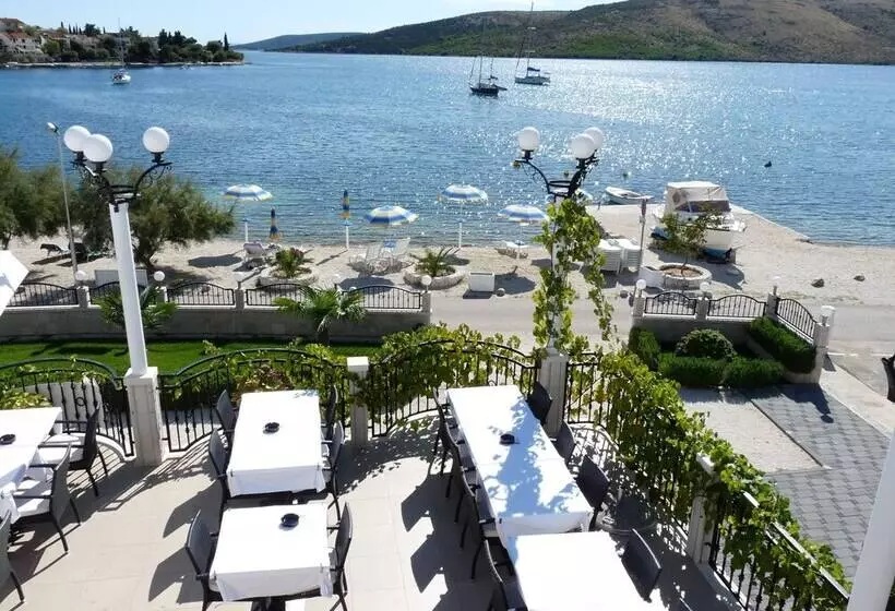 ホテル Villa Mediterana