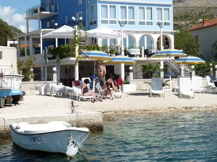 ホテル Villa Mediterana