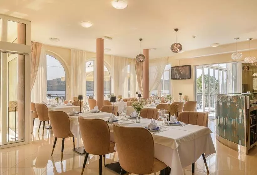 ホテル Villa Mediterana