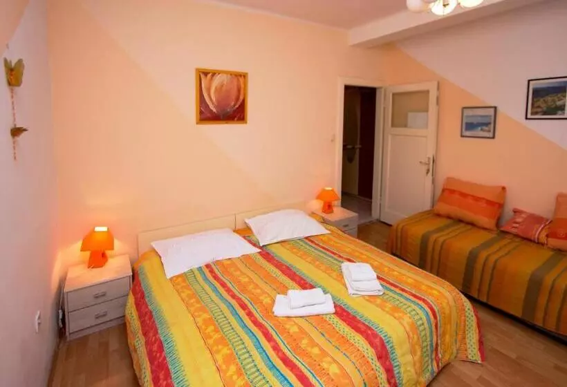 Pensió Guest House With Garden   Zuvan