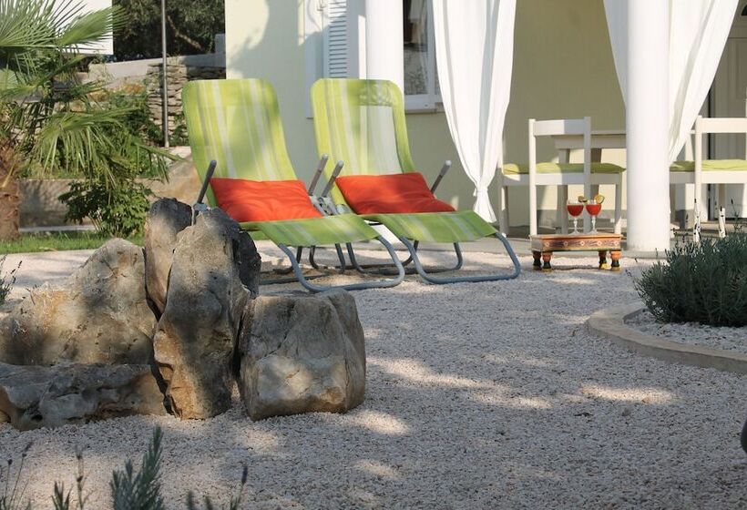 Villa Mandolina Apartments