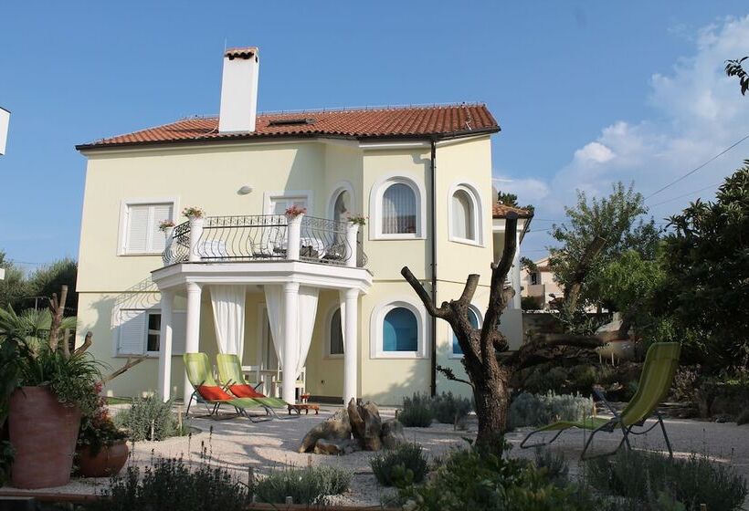 Villa Mandolina Apartments