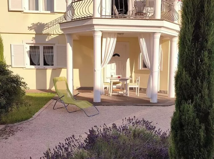 Villa Mandolina Apartments