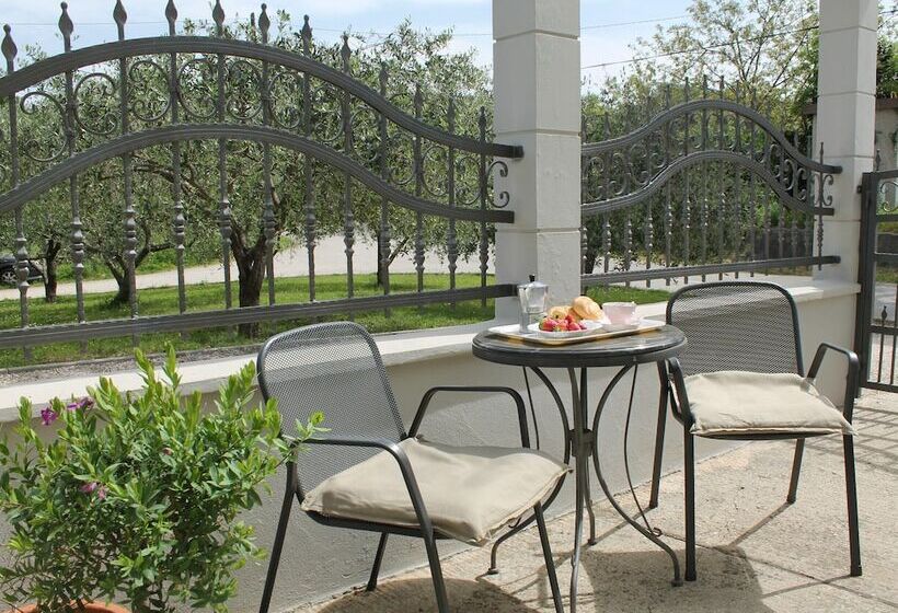 Villa Mandolina Apartments