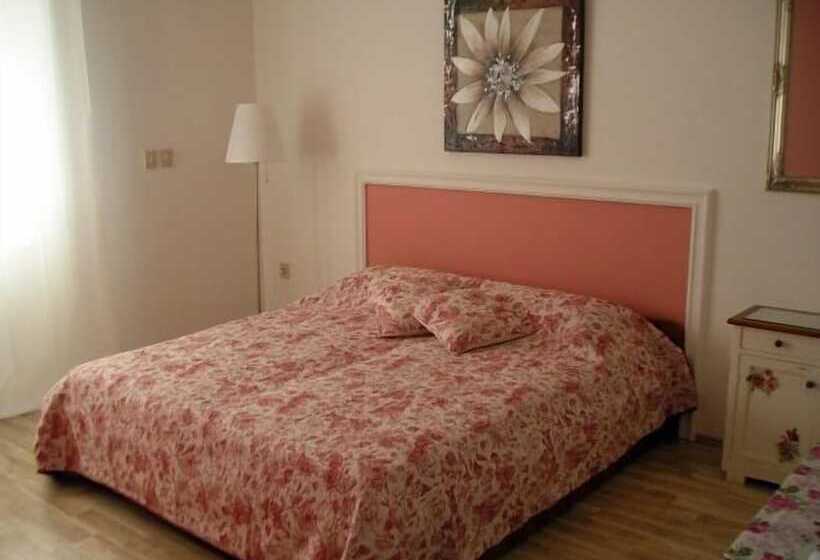 Villa Mandolina Apartments