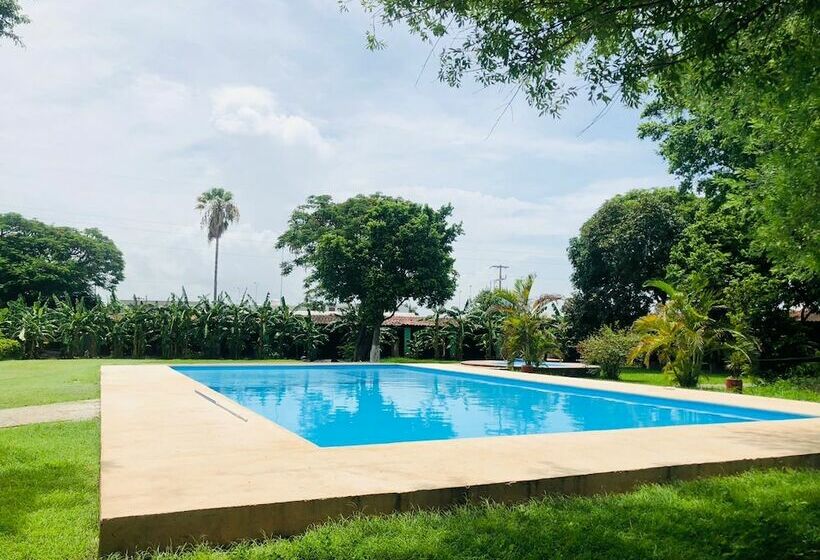 هتل Hacienda Escondida