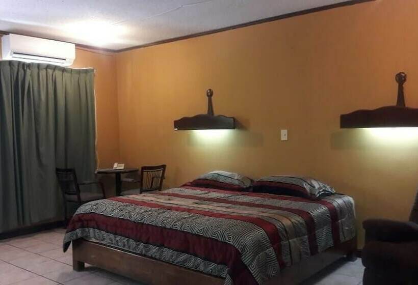 هتل Hacienda Escondida