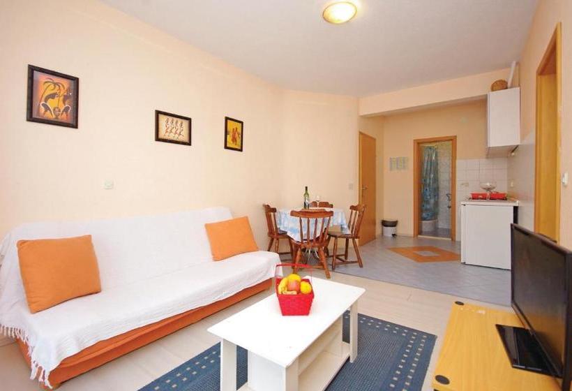 Apartments Makarska