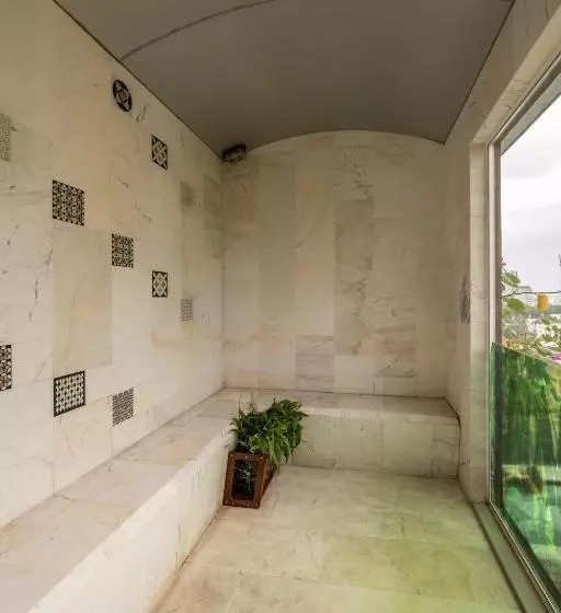 هتل Au Lac Legend