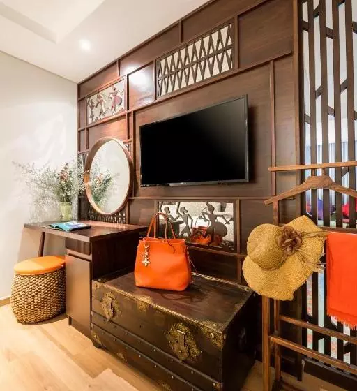 هتل Au Lac Legend