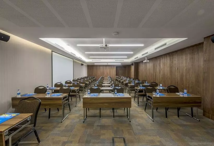 Le Bleu Hotel & Resort Kusadasi