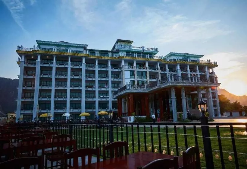 호텔 Thavisouk Riverside