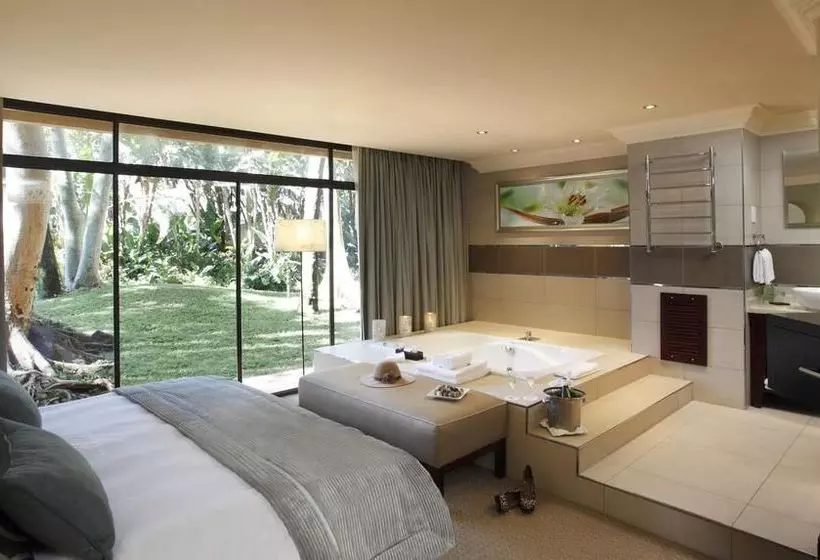 Отель The Cascades  At Sun City Resort