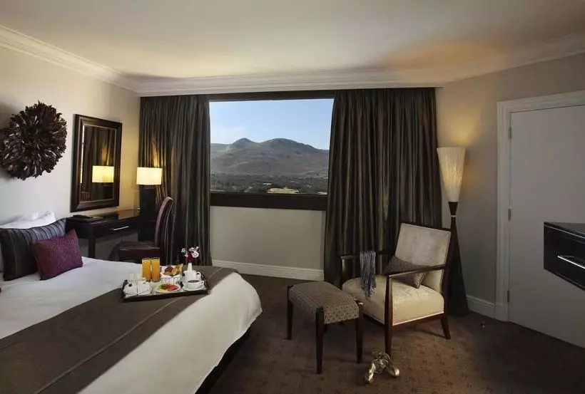 Отель The Cascades  At Sun City Resort