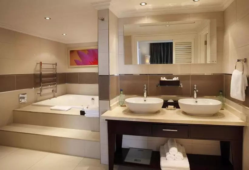 Отель The Cascades  At Sun City Resort