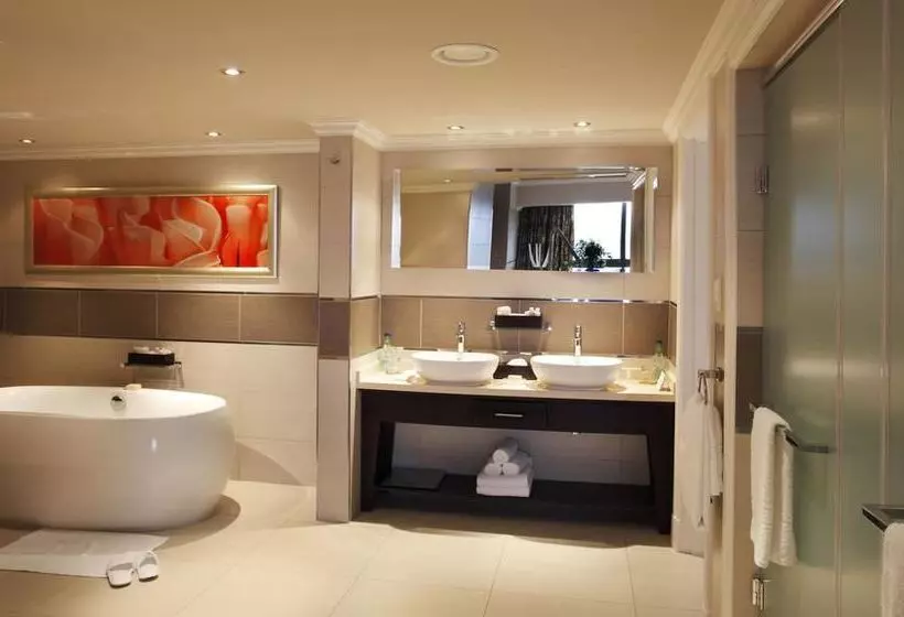 Отель The Cascades  At Sun City Resort