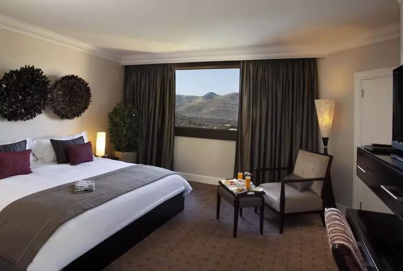 Отель The Cascades  At Sun City Resort