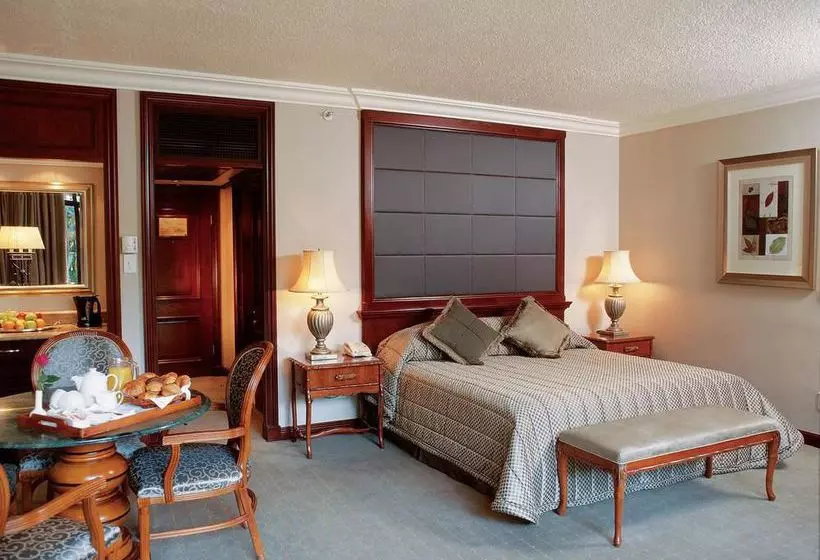 Отель The Cascades  At Sun City Resort