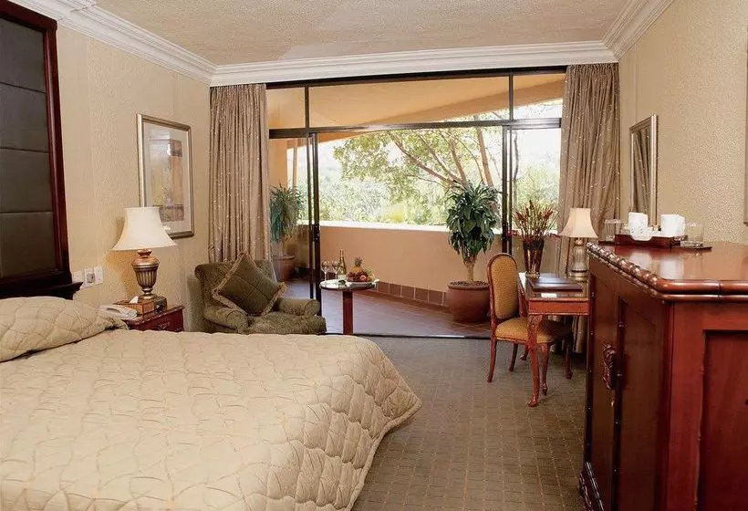 Отель The Cascades  At Sun City Resort