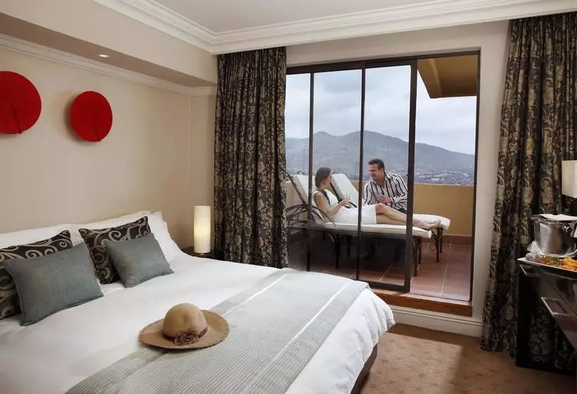 Отель The Cascades  At Sun City Resort