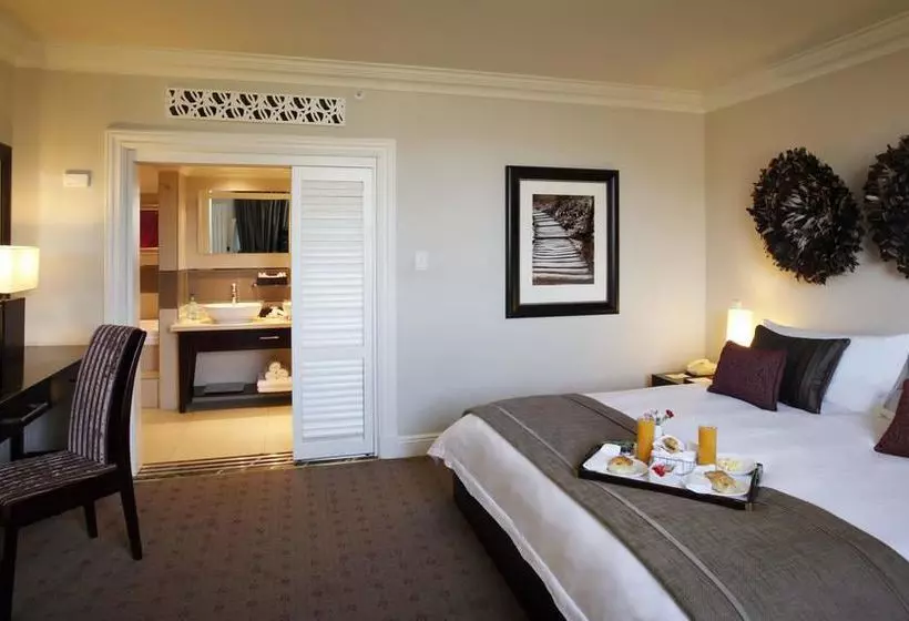 Отель The Cascades  At Sun City Resort