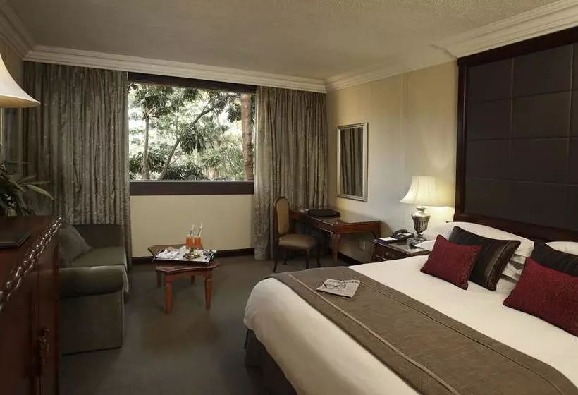 Отель The Cascades  At Sun City Resort