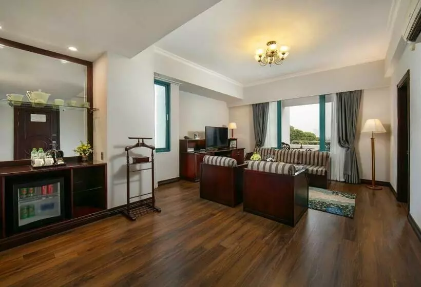 The Tray Hotel Hai Phong