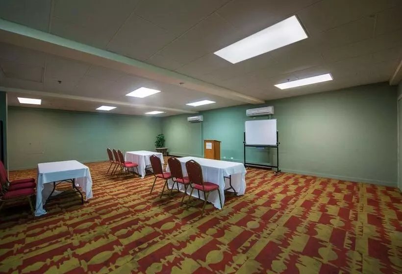 هتل Wyndham Garden Guam