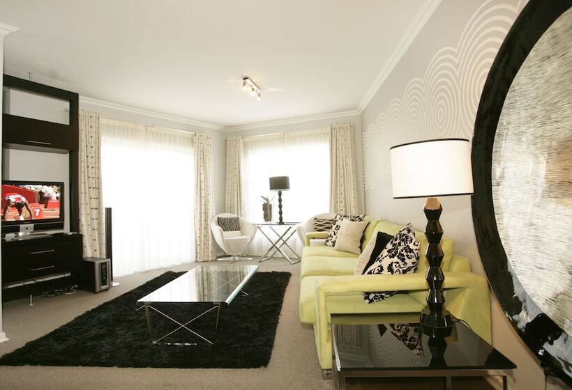 Urban Hip Hotels   Splice Riviera