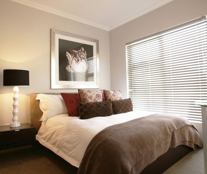 Urban Hip Hotels   Splice Riviera