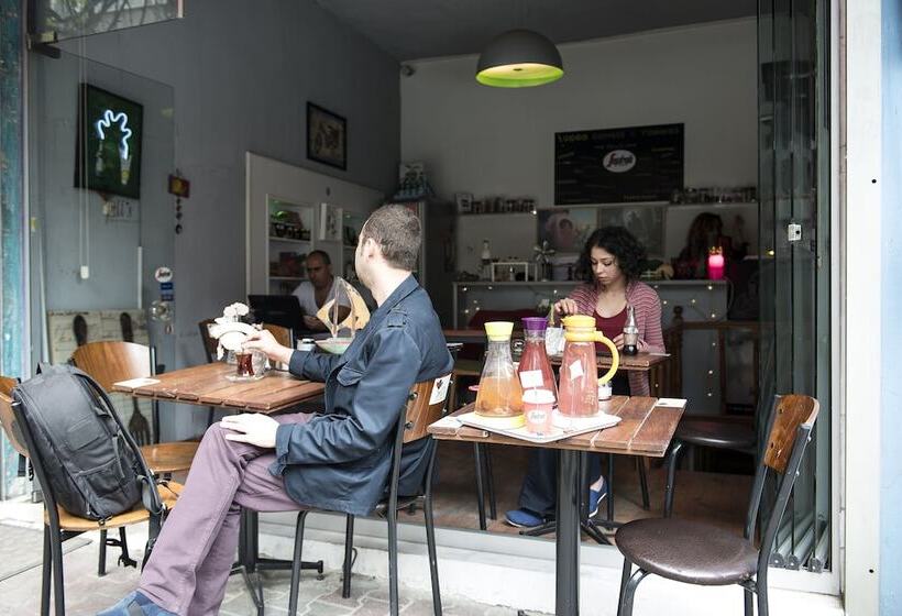 Cheers Midtown Hostel