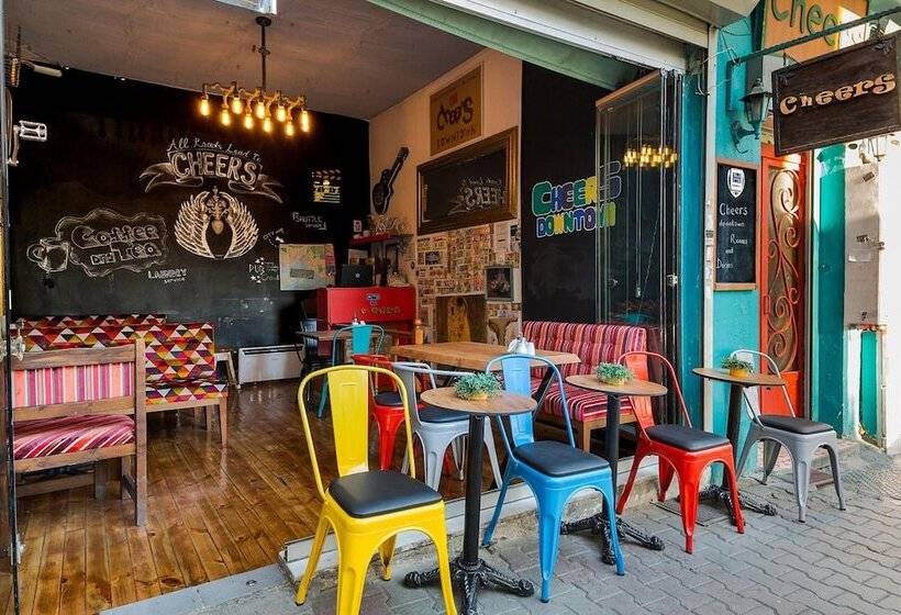 Cheers Midtown Hostel