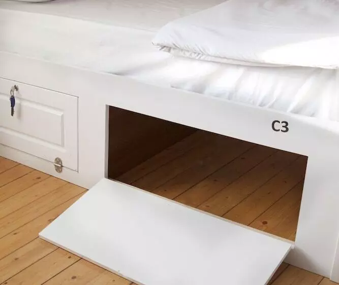 Cheers Midtown Hostel