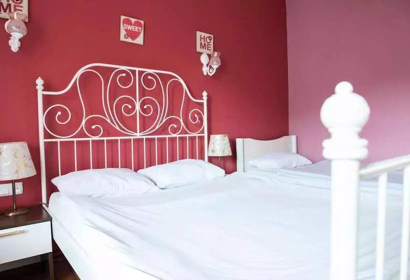 Cheers Midtown Hostel