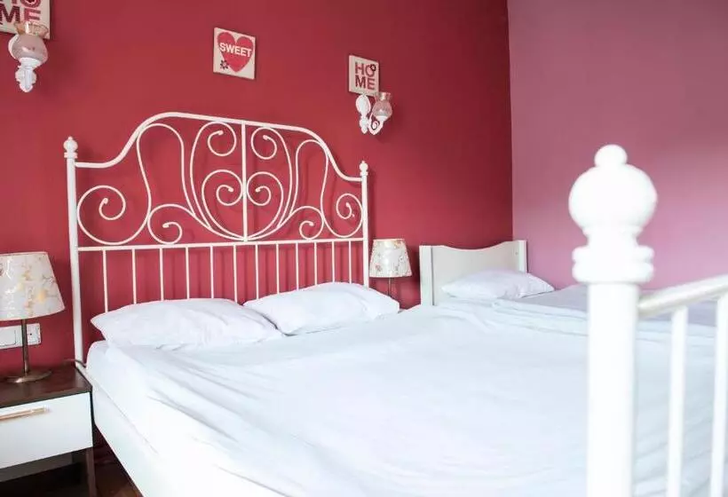 Cheers Midtown Hostel