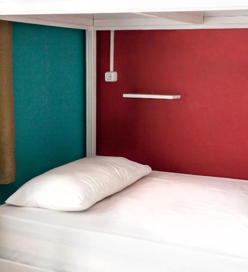 Cheers Midtown Hostel