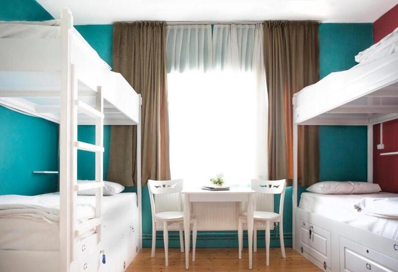 Cheers Midtown Hostel