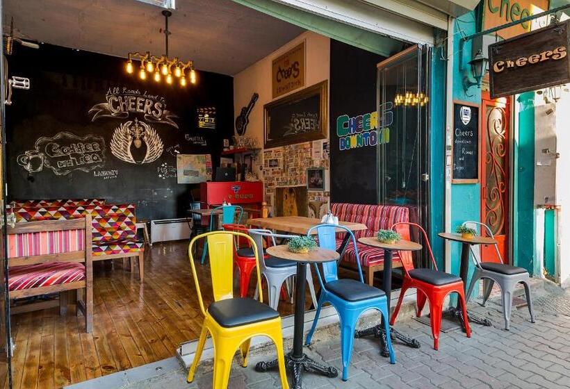 Cheers Midtown Hostel