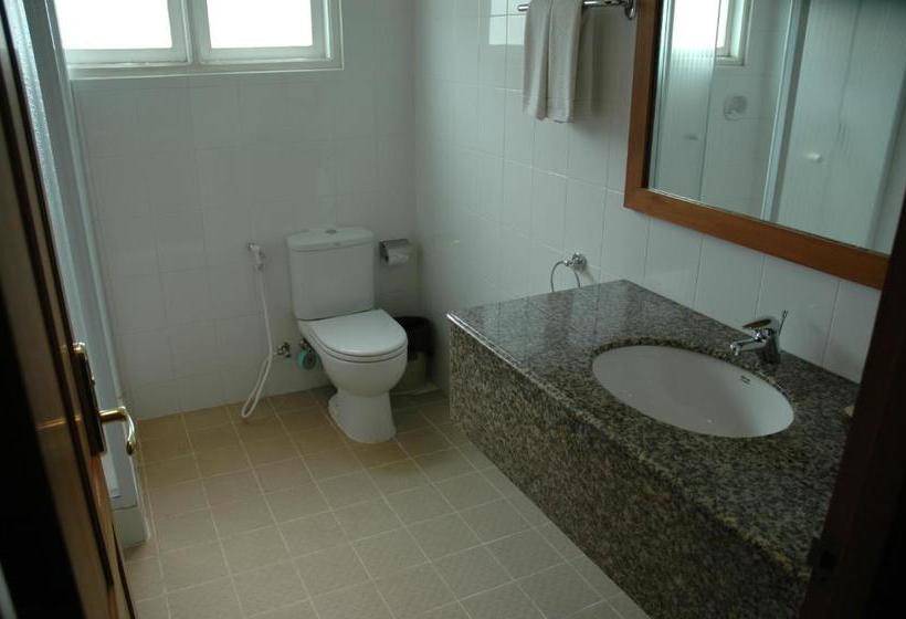 هتل Aye Thar Yar Golf Resort