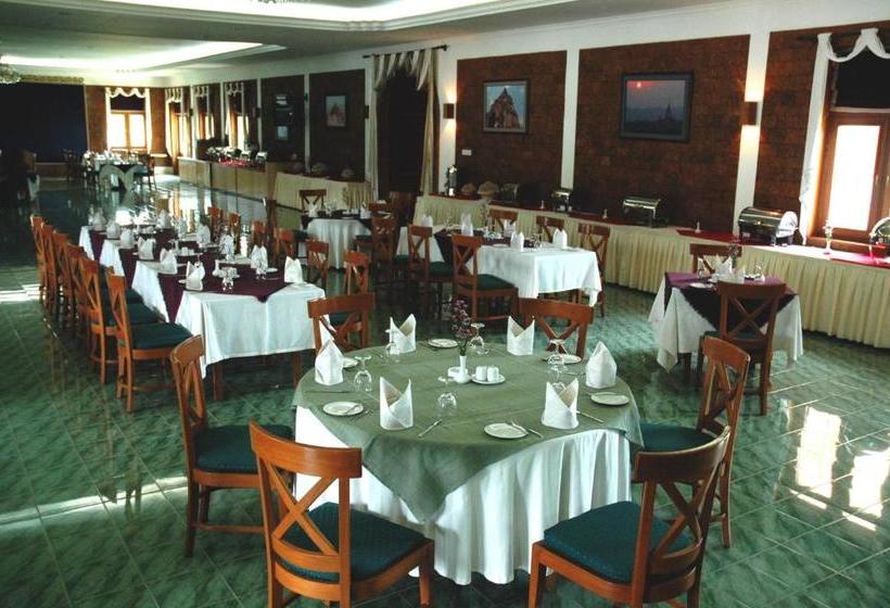 هتل Aye Thar Yar Golf Resort